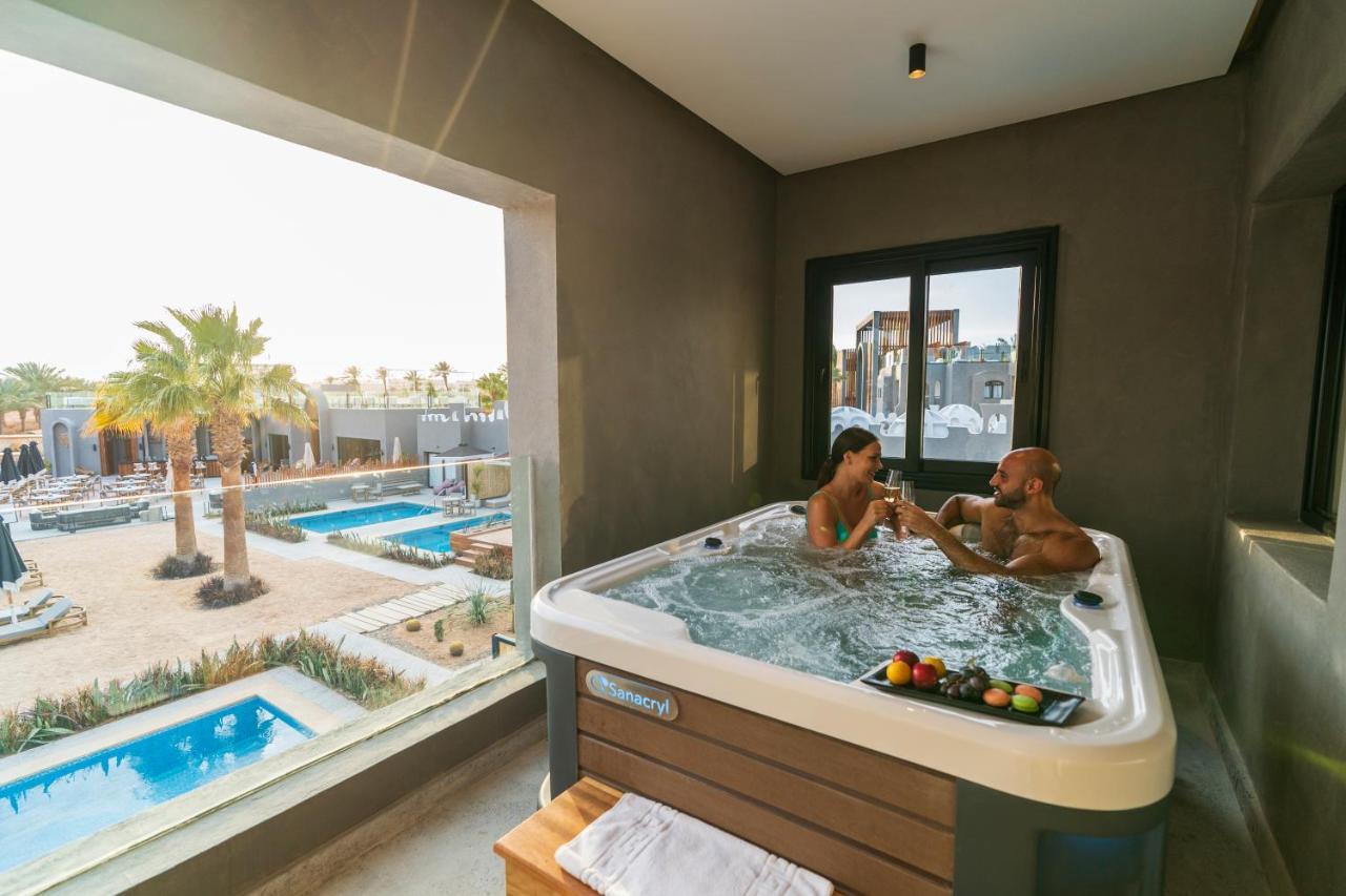 Sunrise Tucana Resort Grand Select 洪加達 外观 照片 A hot tub