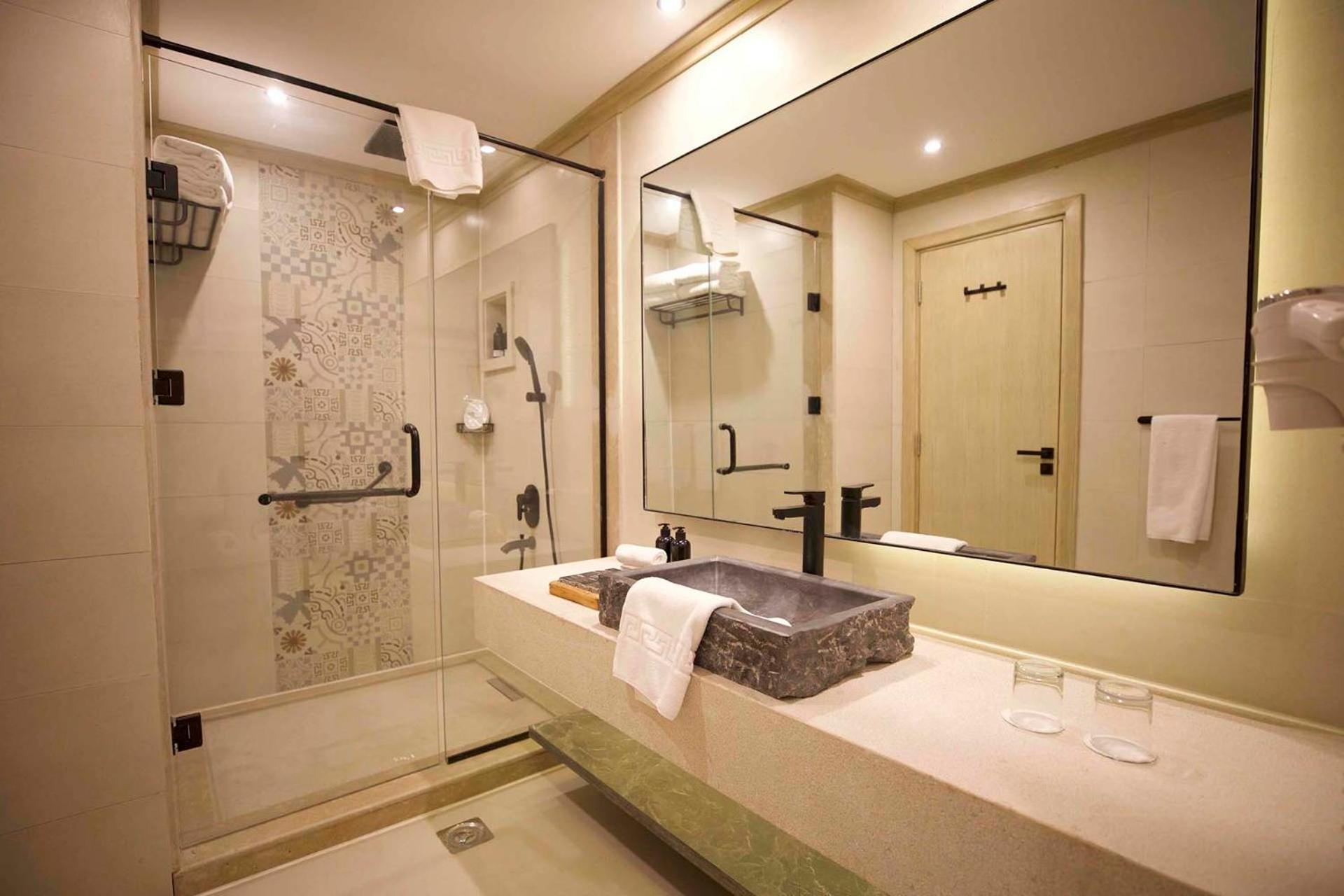 Sunrise Tucana Resort Grand Select 洪加達 客房 照片 A bathroom in a hotel